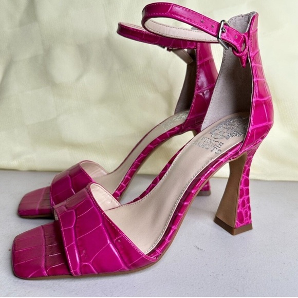 VINCE CAMUTO DEEP PINK MAGENTA FLARED STILETTO HEELS ANKLE STRAPS SIZE 9M - Picture 2 of 10